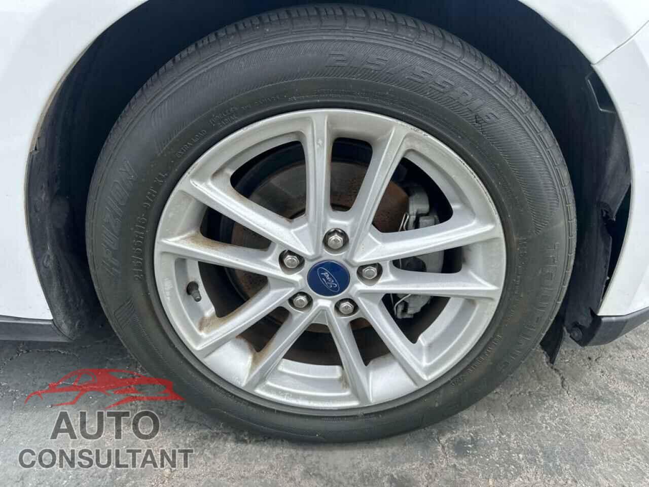 FORD FOCUS 2017 - 1FADP3F24HL271585
