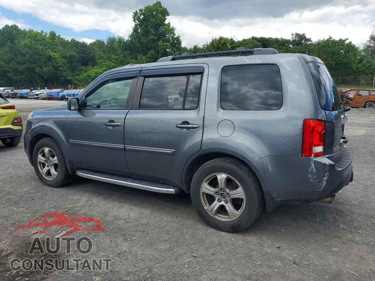 HONDA PILOT 2013 - 5FNYF4H50DB041681