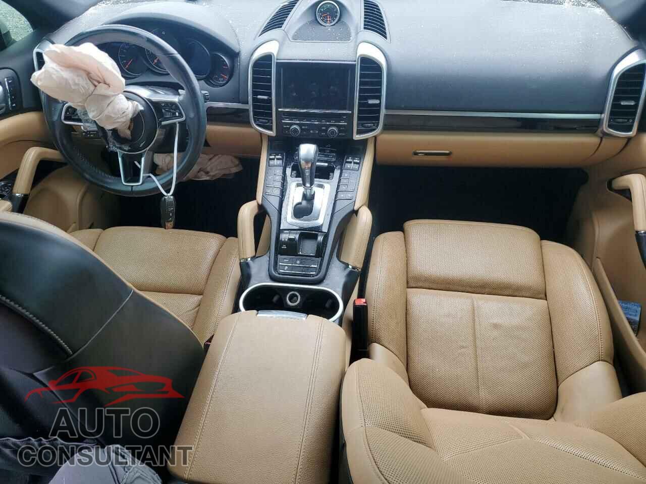 PORSCHE CAYENNE 2016 - WP1AA2A25GLA10575