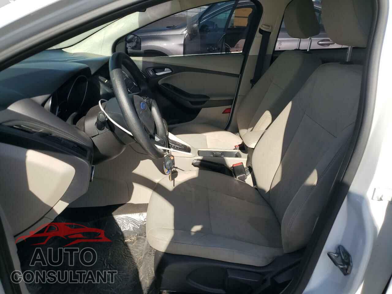 FORD FOCUS 2017 - 1FADP3F23HL259721