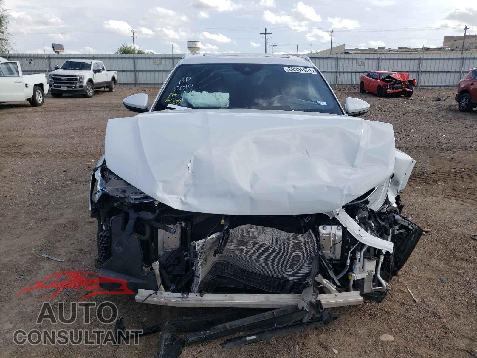 AUDI E-TRON 2019 - WA1LAAGE7KB011659