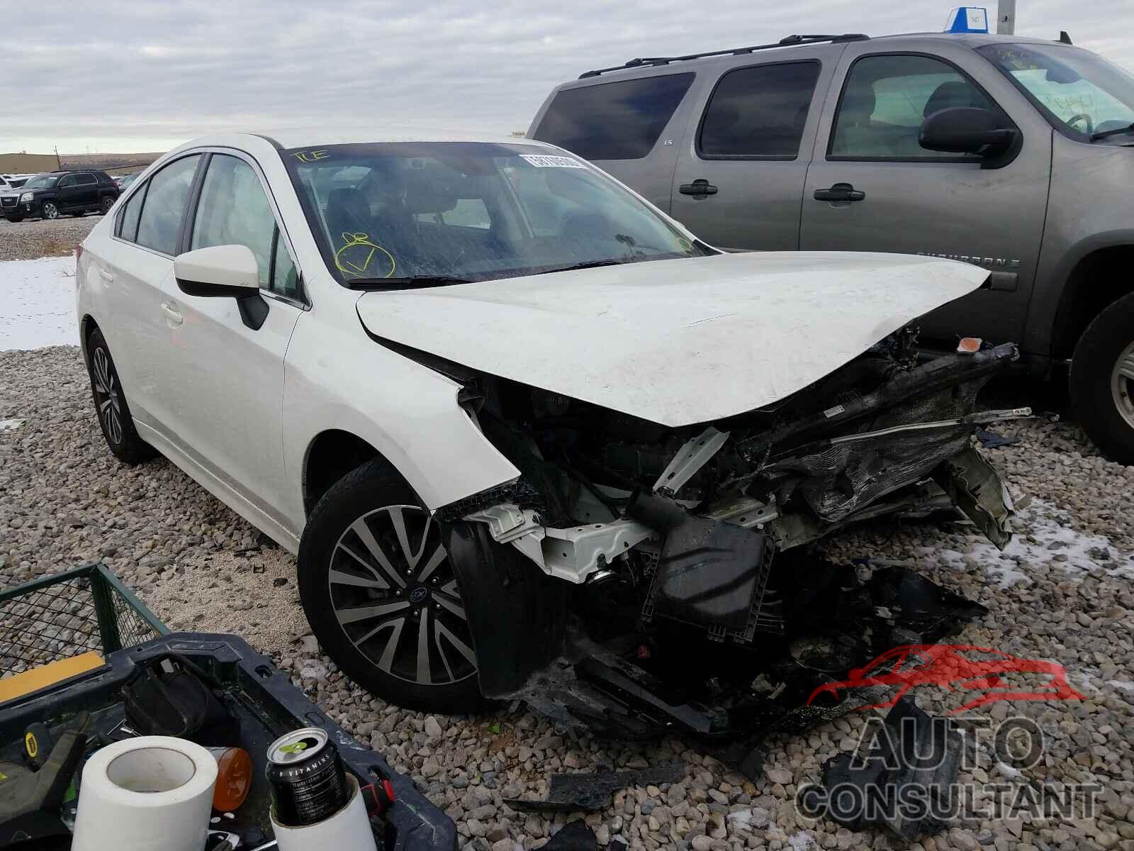 SUBARU LEGACY 2019 - 4S3BNAF64K3041115