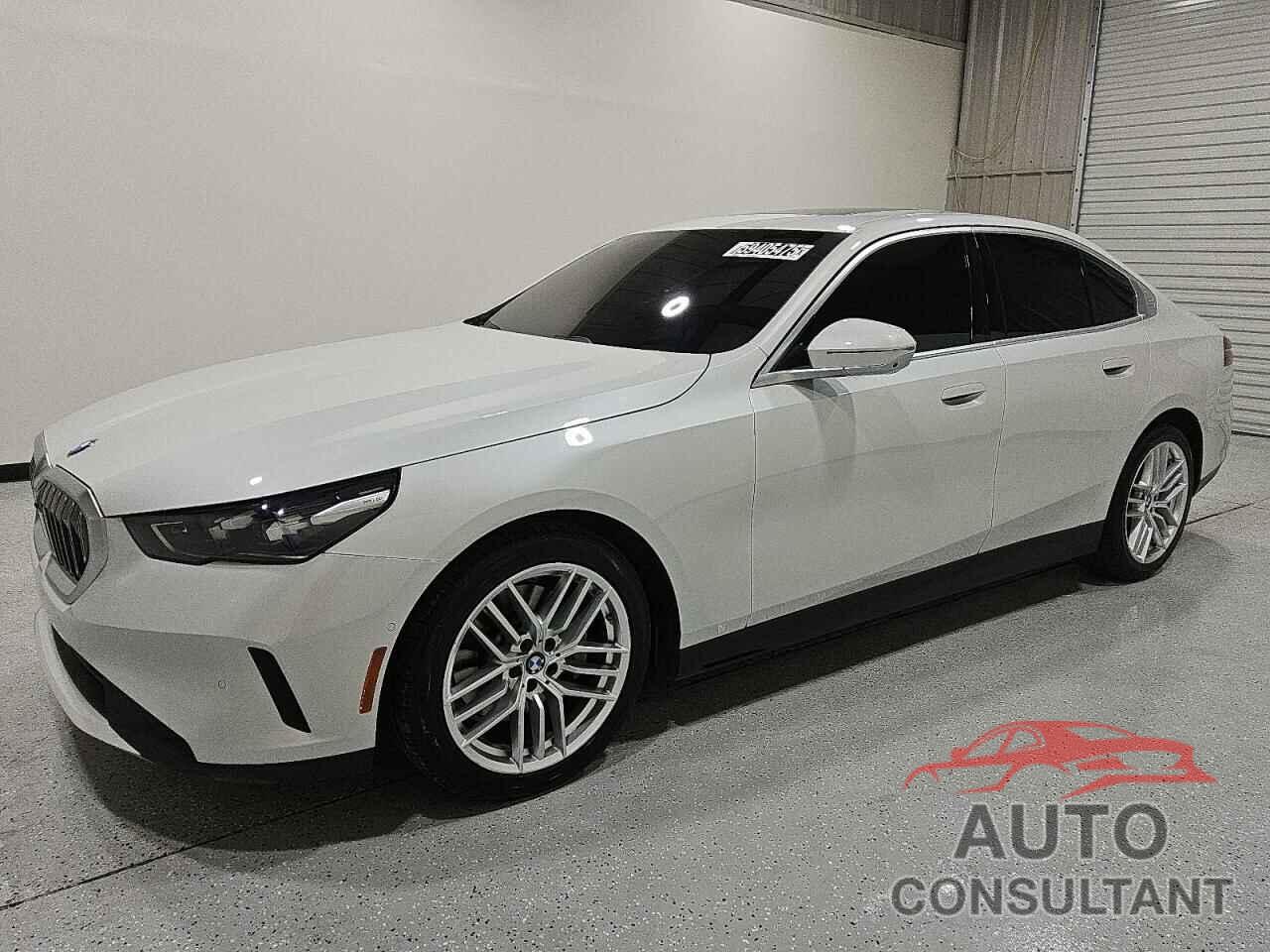 BMW 5 SERIES 2024 - WBA43FJ02RCR39394