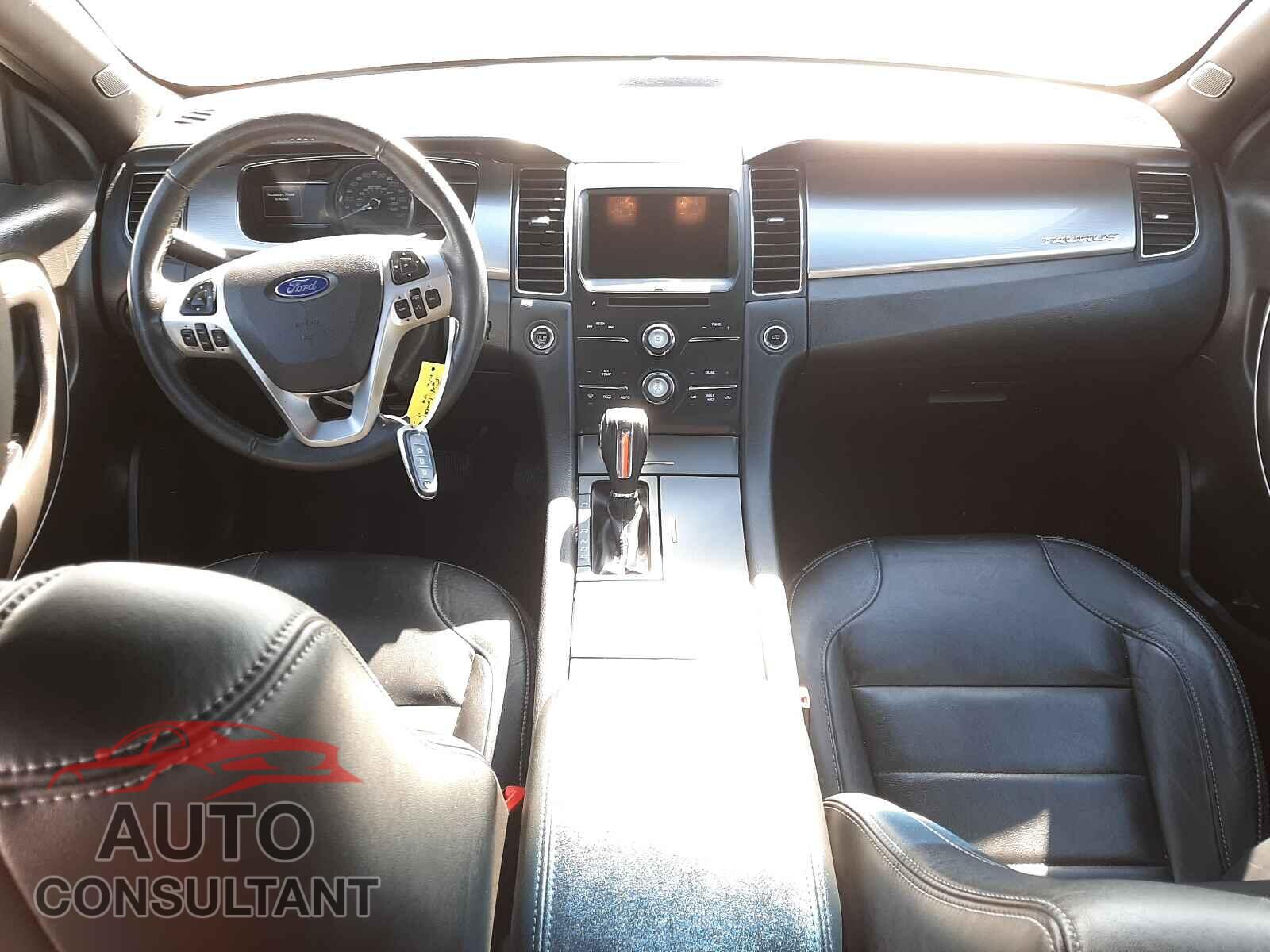 FORD TAURUS 2017 - 1FAHP2E81HG125350