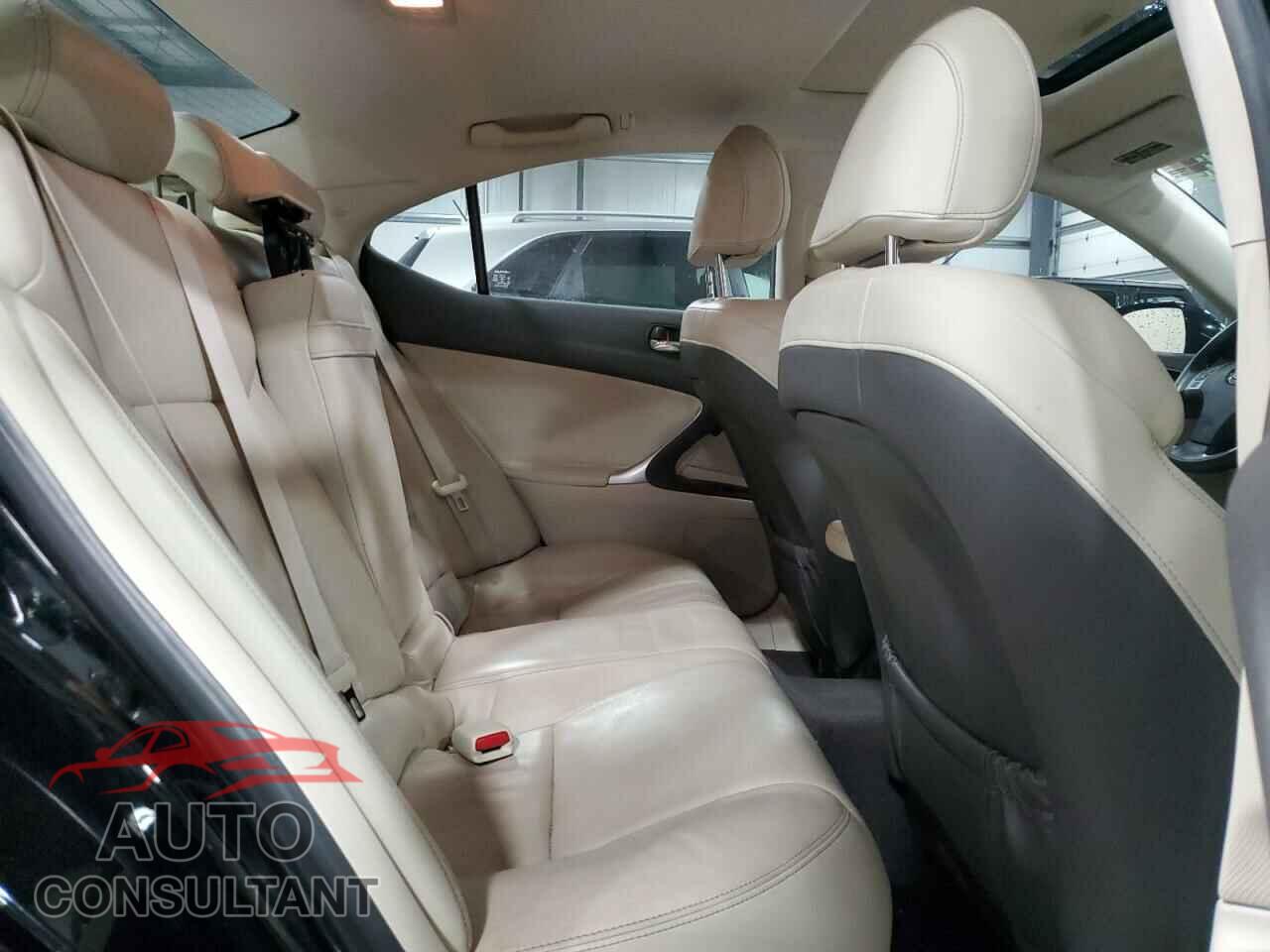 LEXUS IS 2011 - JTHCF5C20B5049807