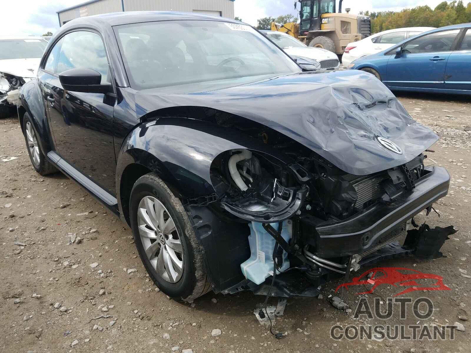 VOLKSWAGEN BEETLE 2018 - 3VWFD7AT0JM716361