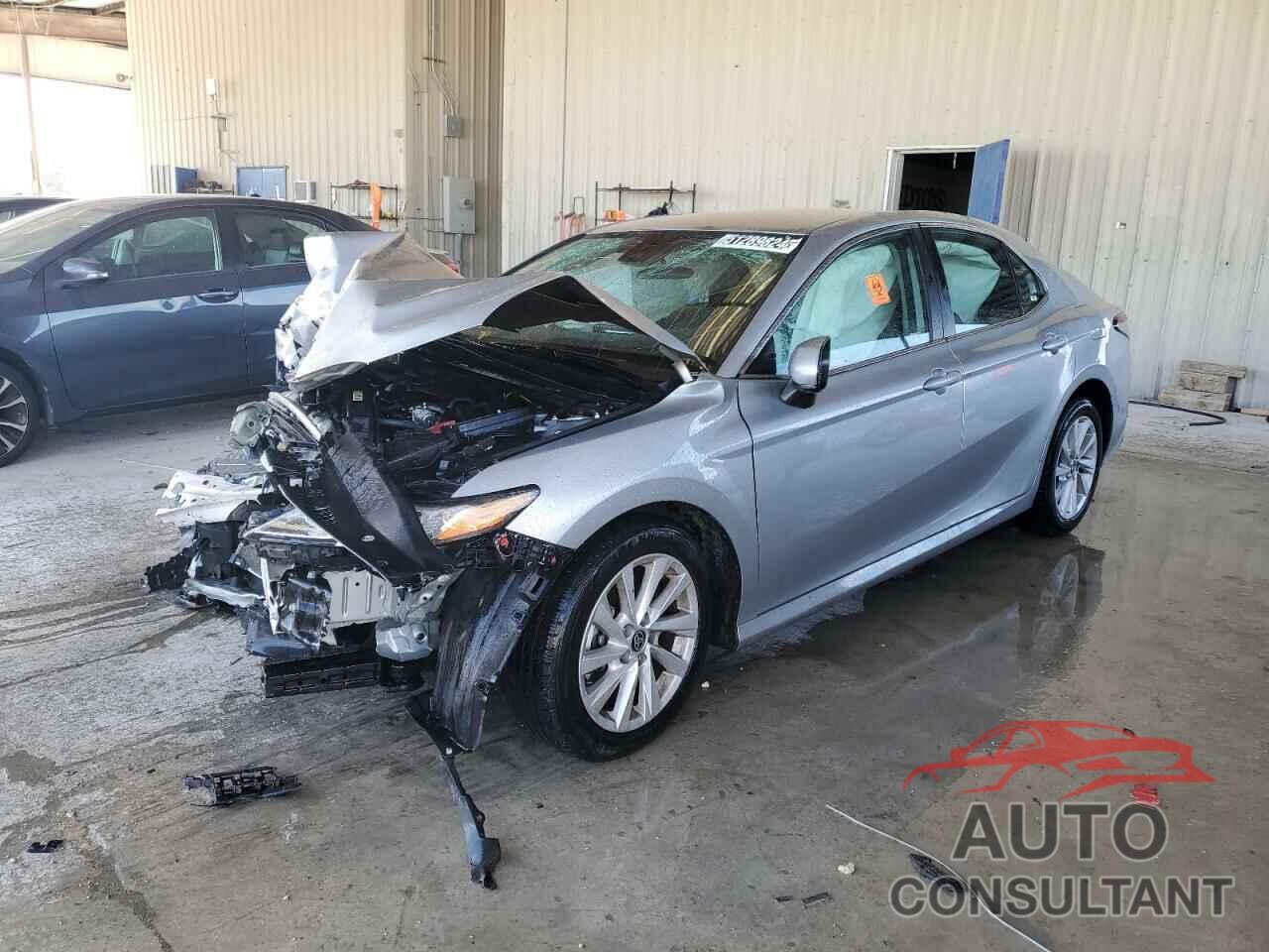 TOYOTA CAMRY 2022 - 4T1C11AK9NU061939