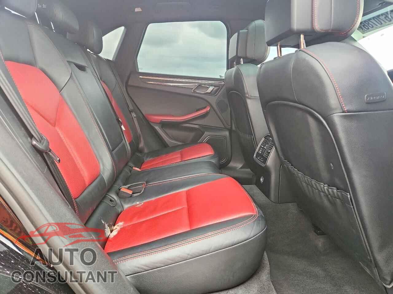 PORSCHE MACAN 2015 - WP1AB2A50FLB70112