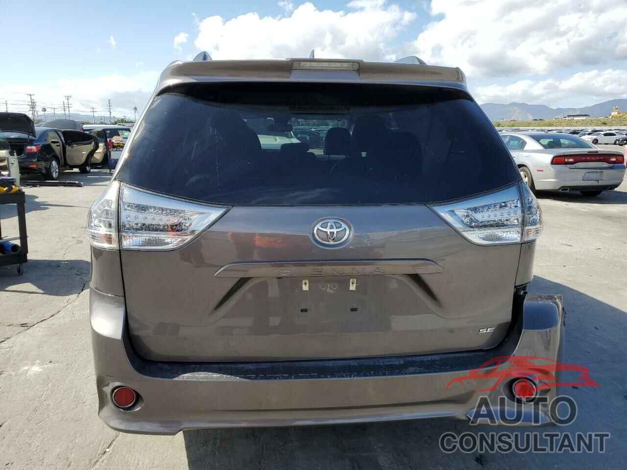 TOYOTA SIENNA 2019 - 5TDXZ3DC8KS019227