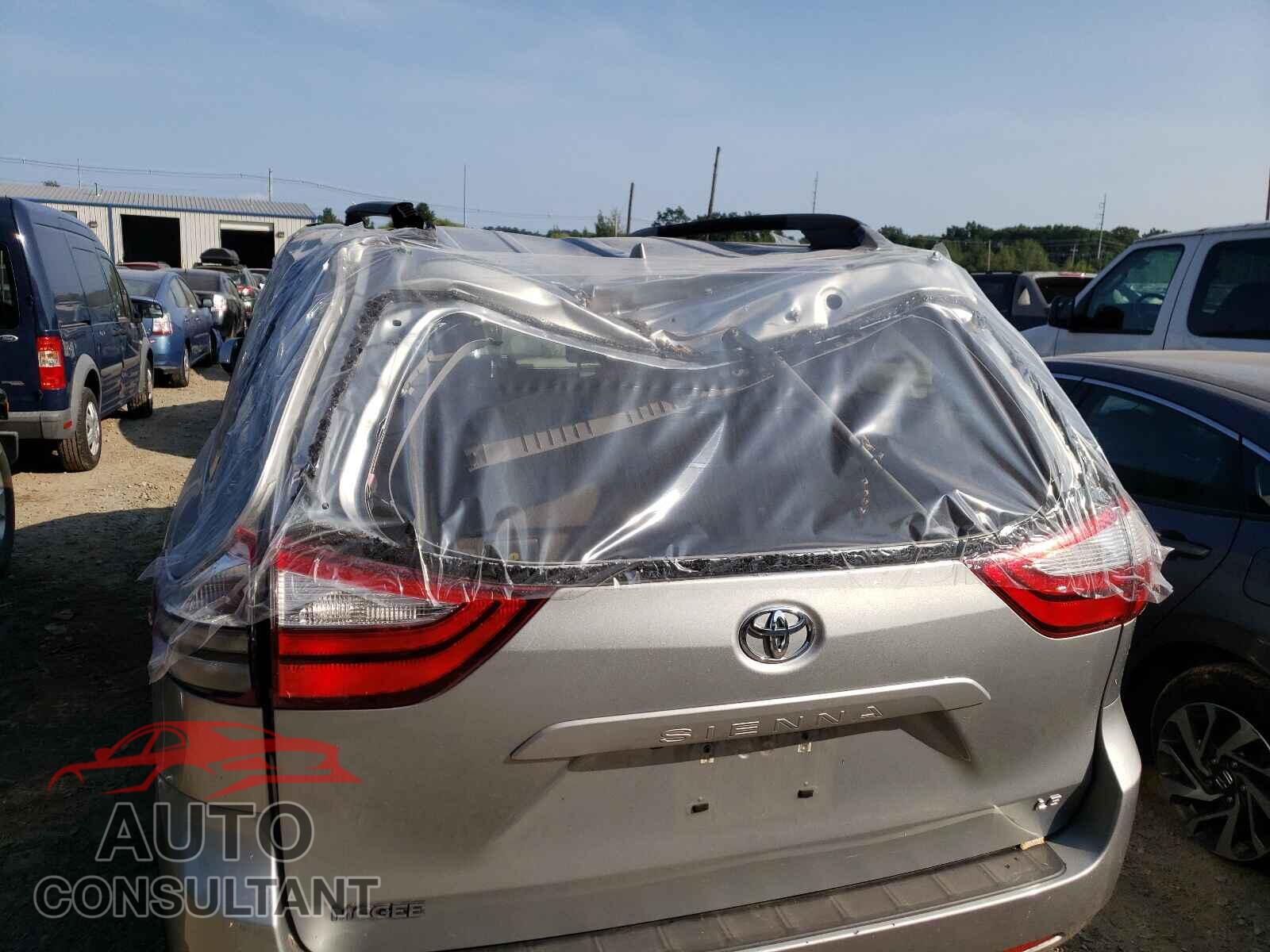 TOYOTA SIENNA 2019 - 5TDKZ3DC1KS973473