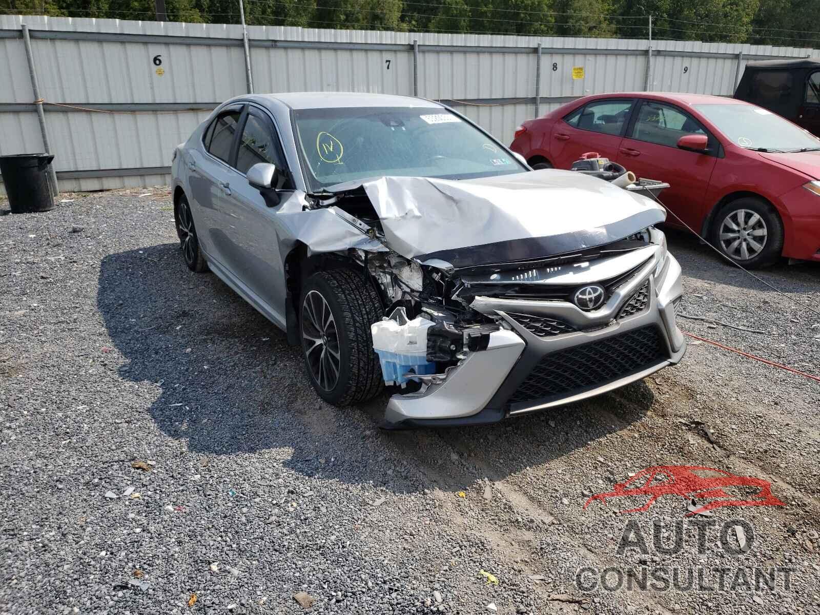 TOYOTA CAMRY 2018 - 4T1B11HK2JU130305