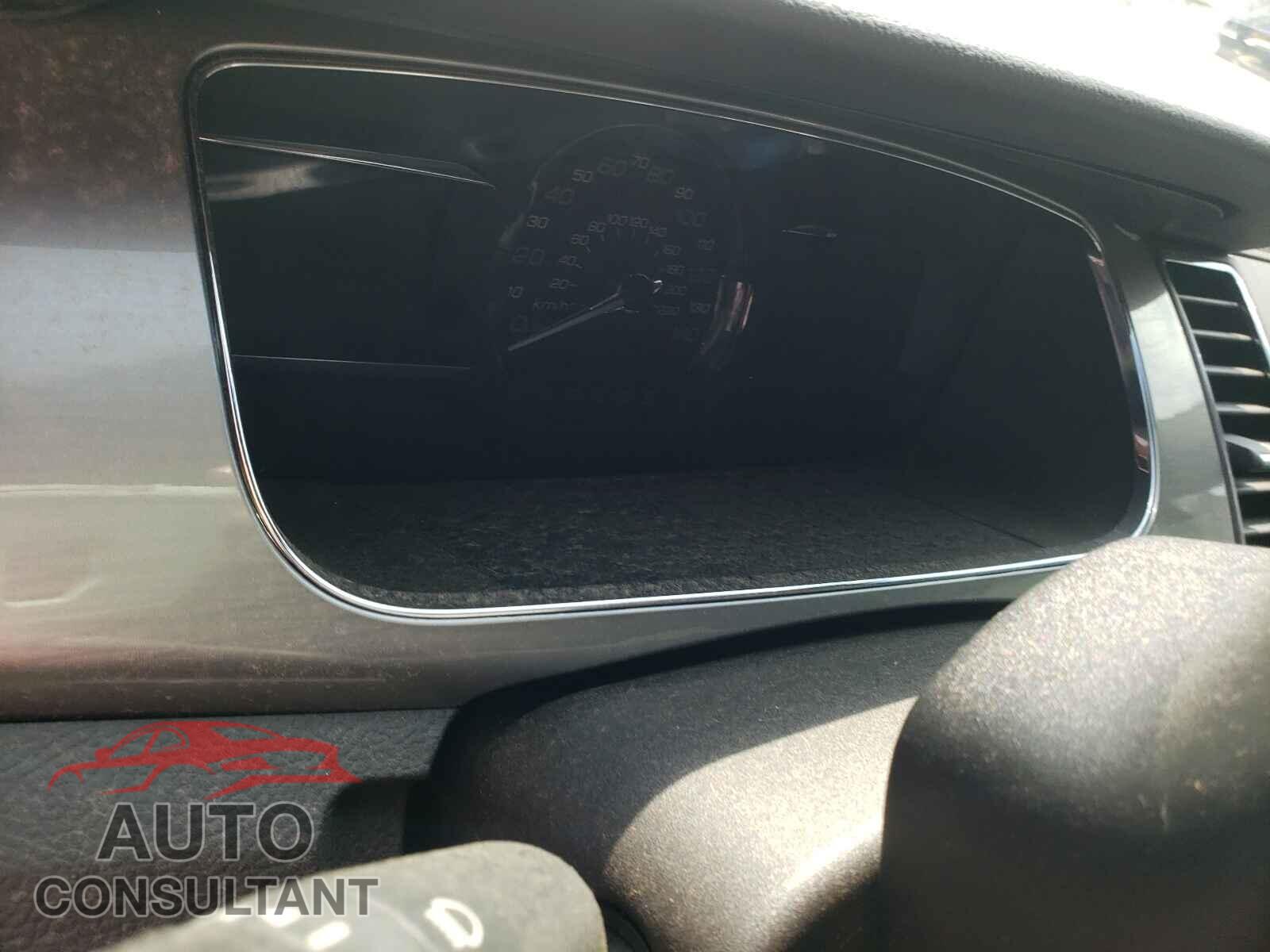 FORD TAURUS 2018 - 1FAHP2E85JG127737