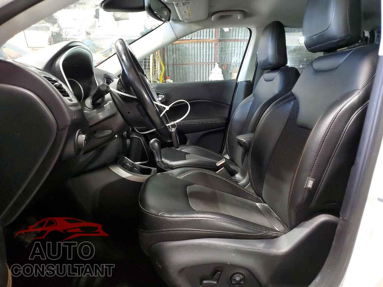 JEEP COMPASS 2020 - 3C4NJDBB2LT239727