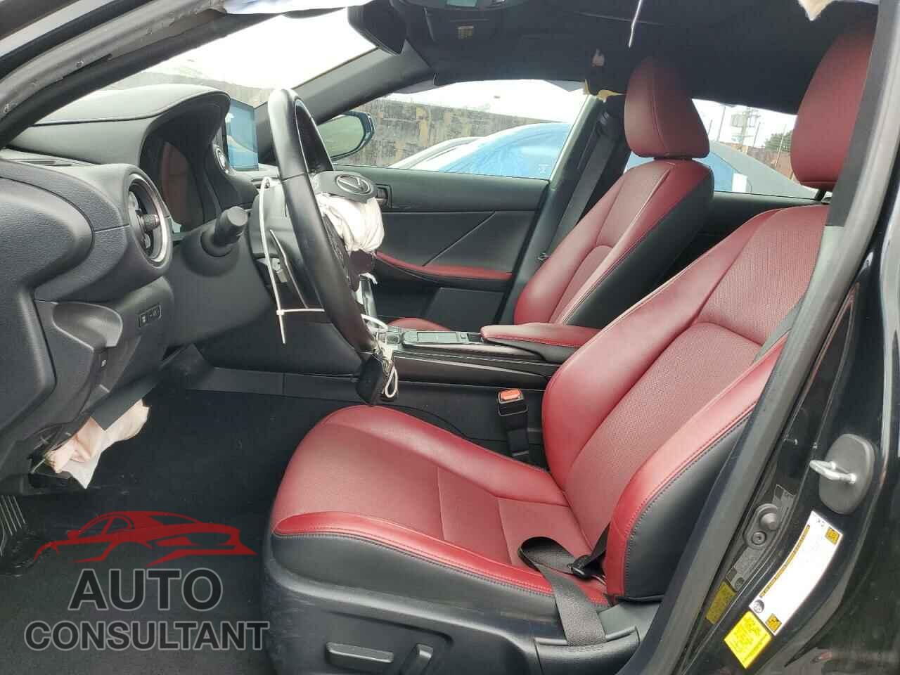LEXUS IS 2021 - JTHCA1D28M5117103