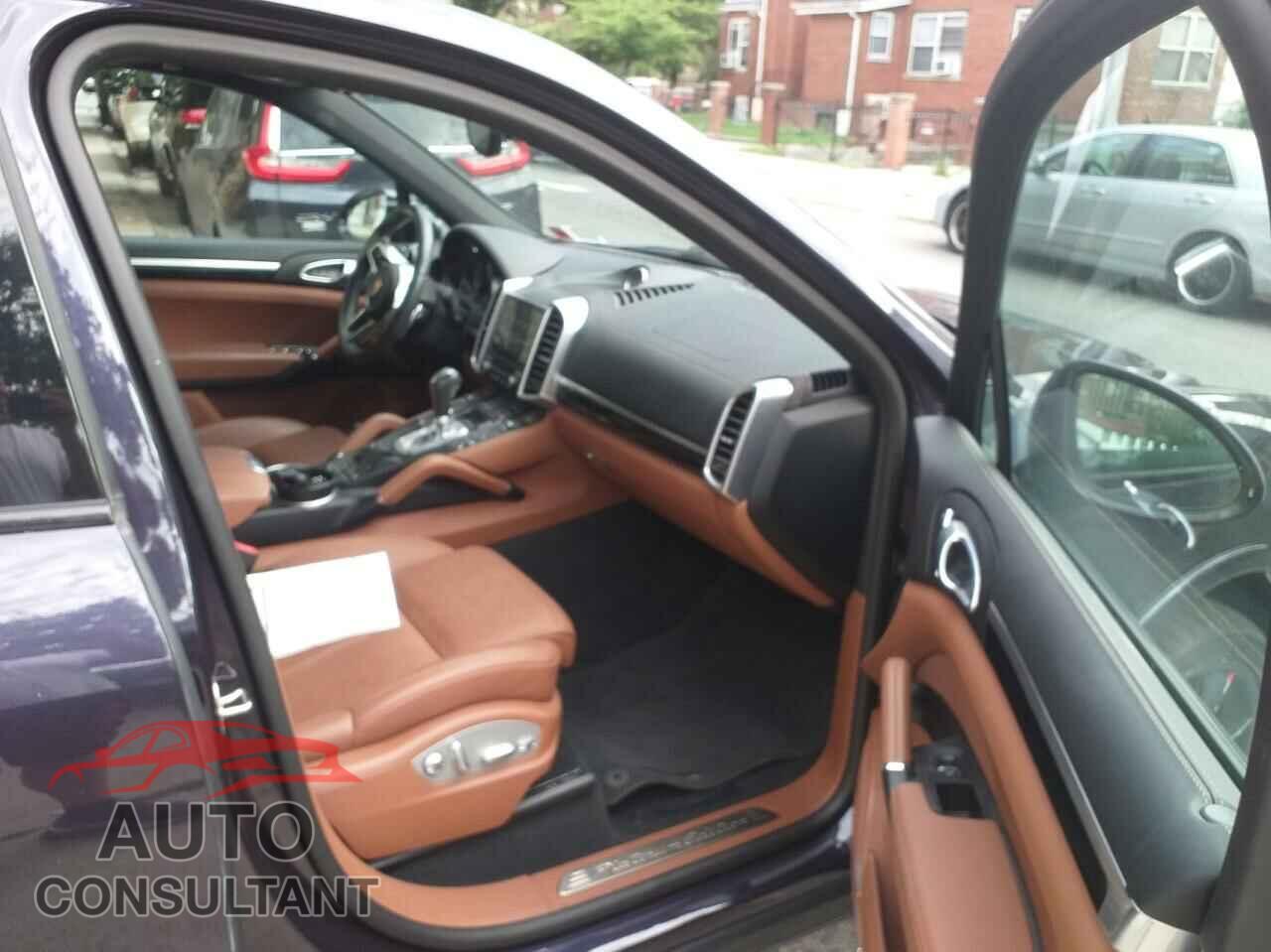 PORSCHE CAYENNE 2017 - WP1AA2A21HKA91856