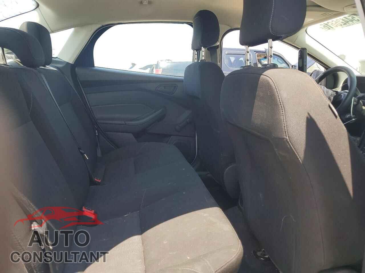 FORD FOCUS 2017 - 1FADP3E26HL340391