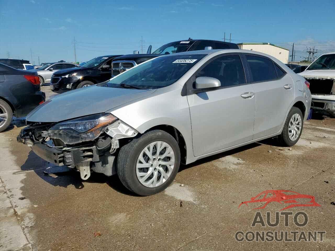 TOYOTA COROLLA 2018 - 5YFBURHE8JP781018