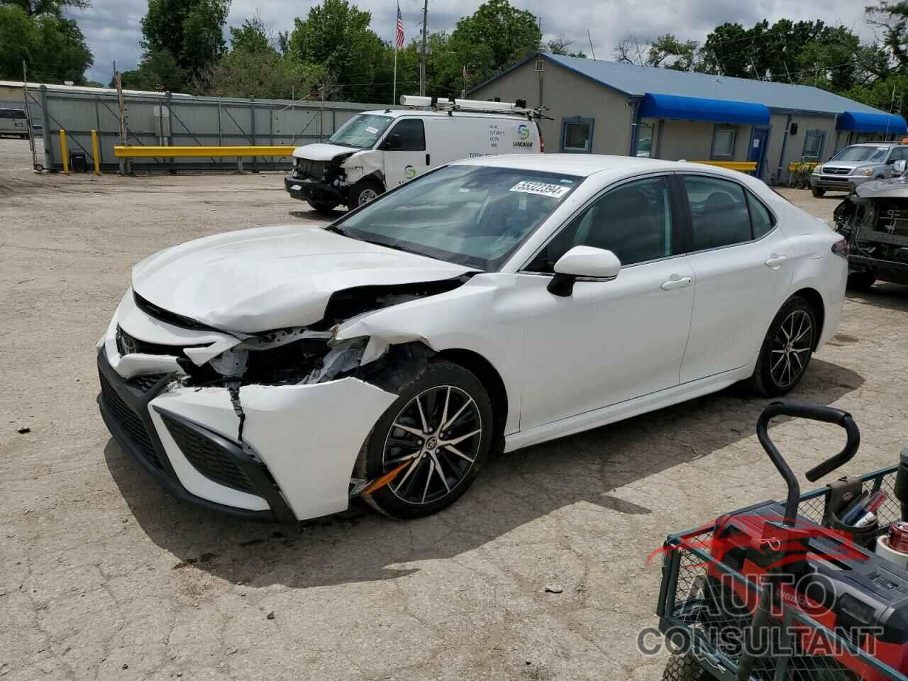 TOYOTA CAMRY 2022 - 4T1G11AK0NU673299