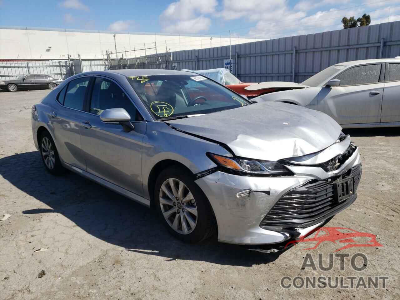 TOYOTA CAMRY 2018 - 4T1B11HK4JU154623