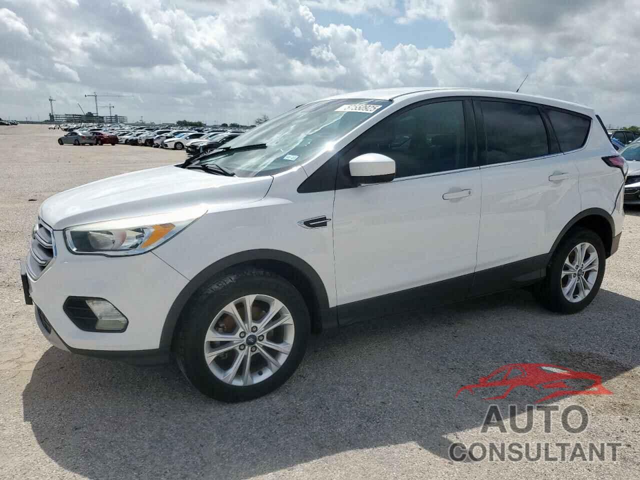 FORD ESCAPE 2017 - 1FMCU0GD2HUC78229