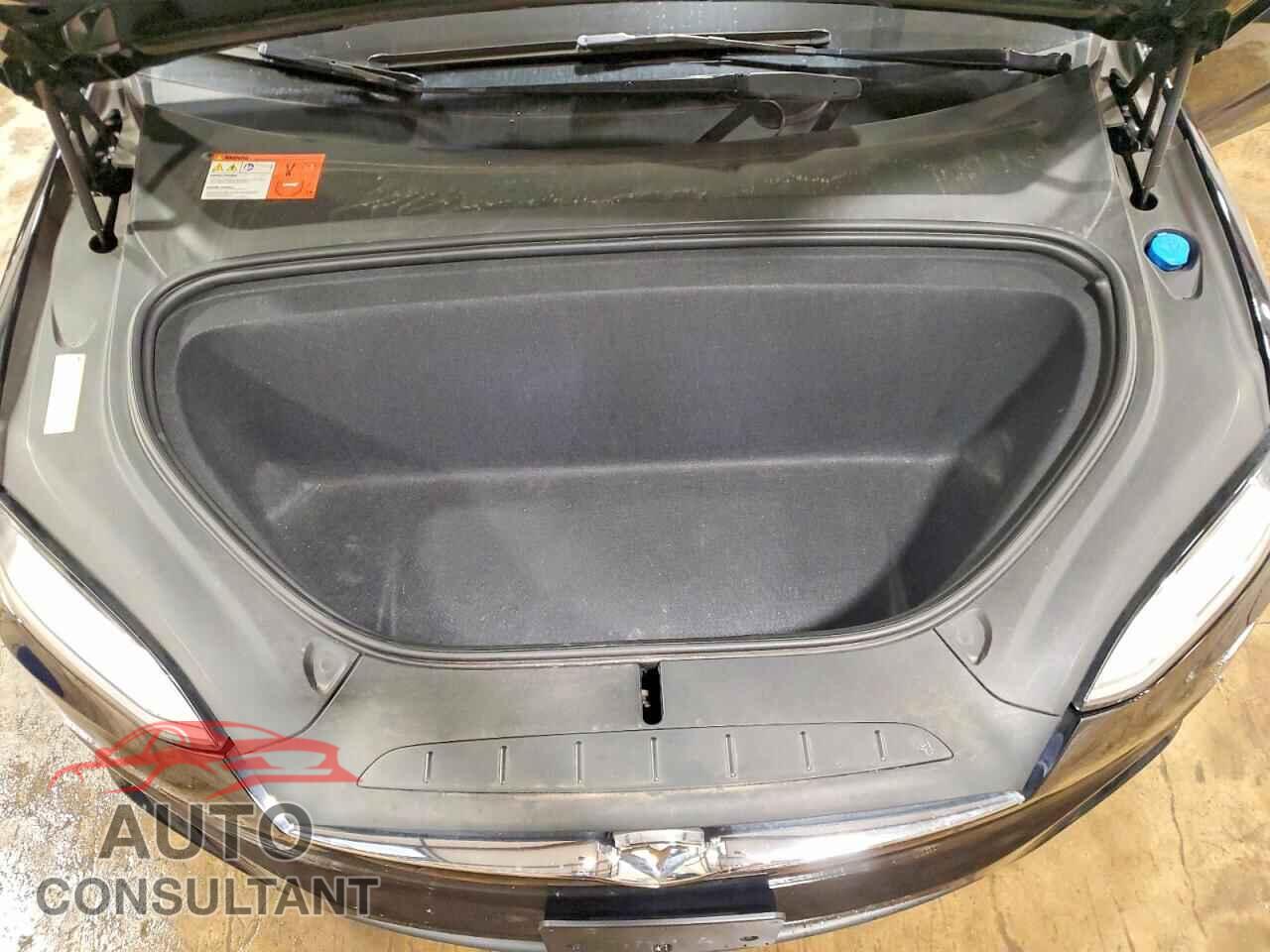 TESLA MODEL X 2016 - 5YJXCBE48GF003902