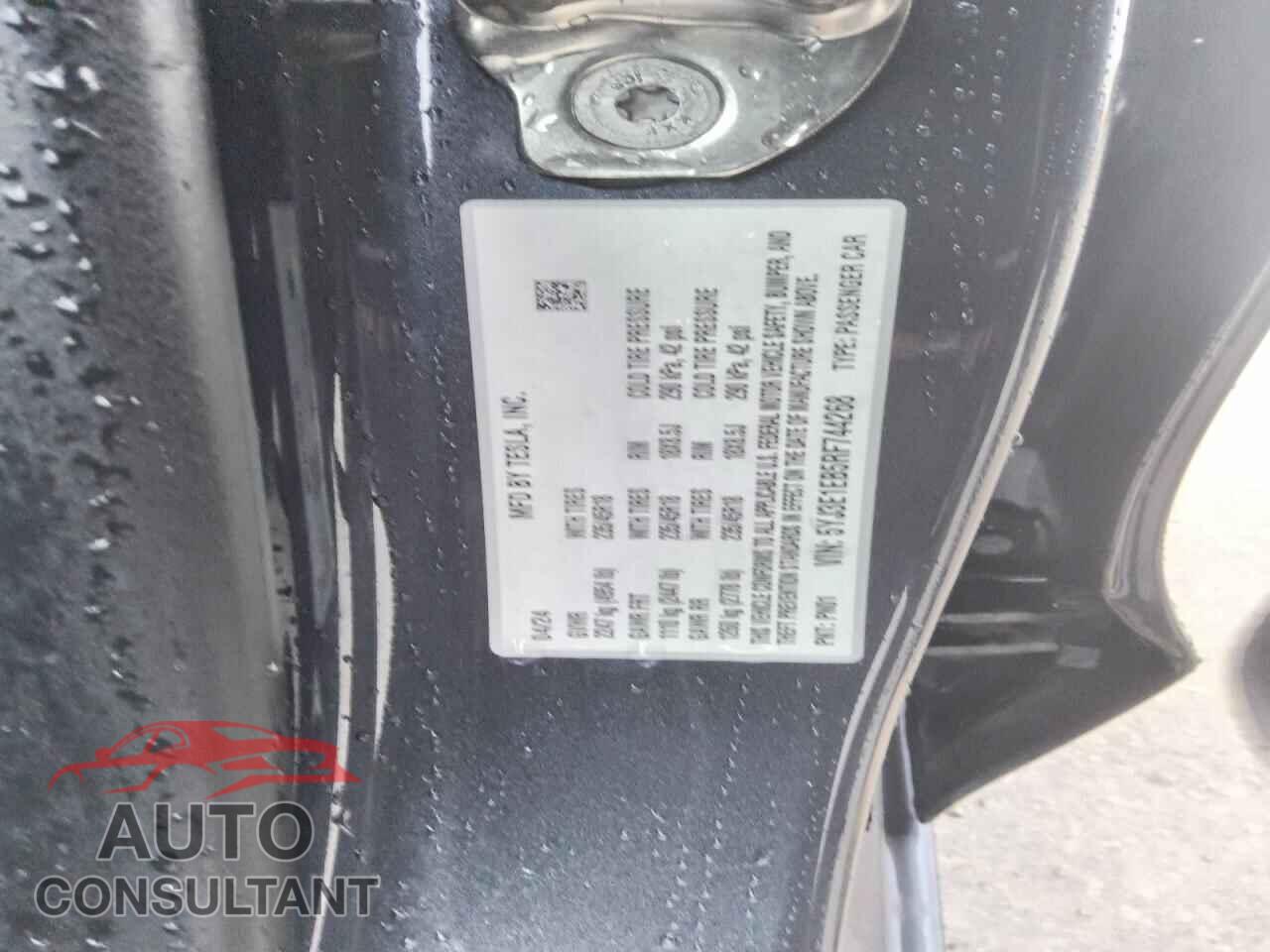 TESLA MODEL 3 2024 - 5YJ3E1EB5RF744268