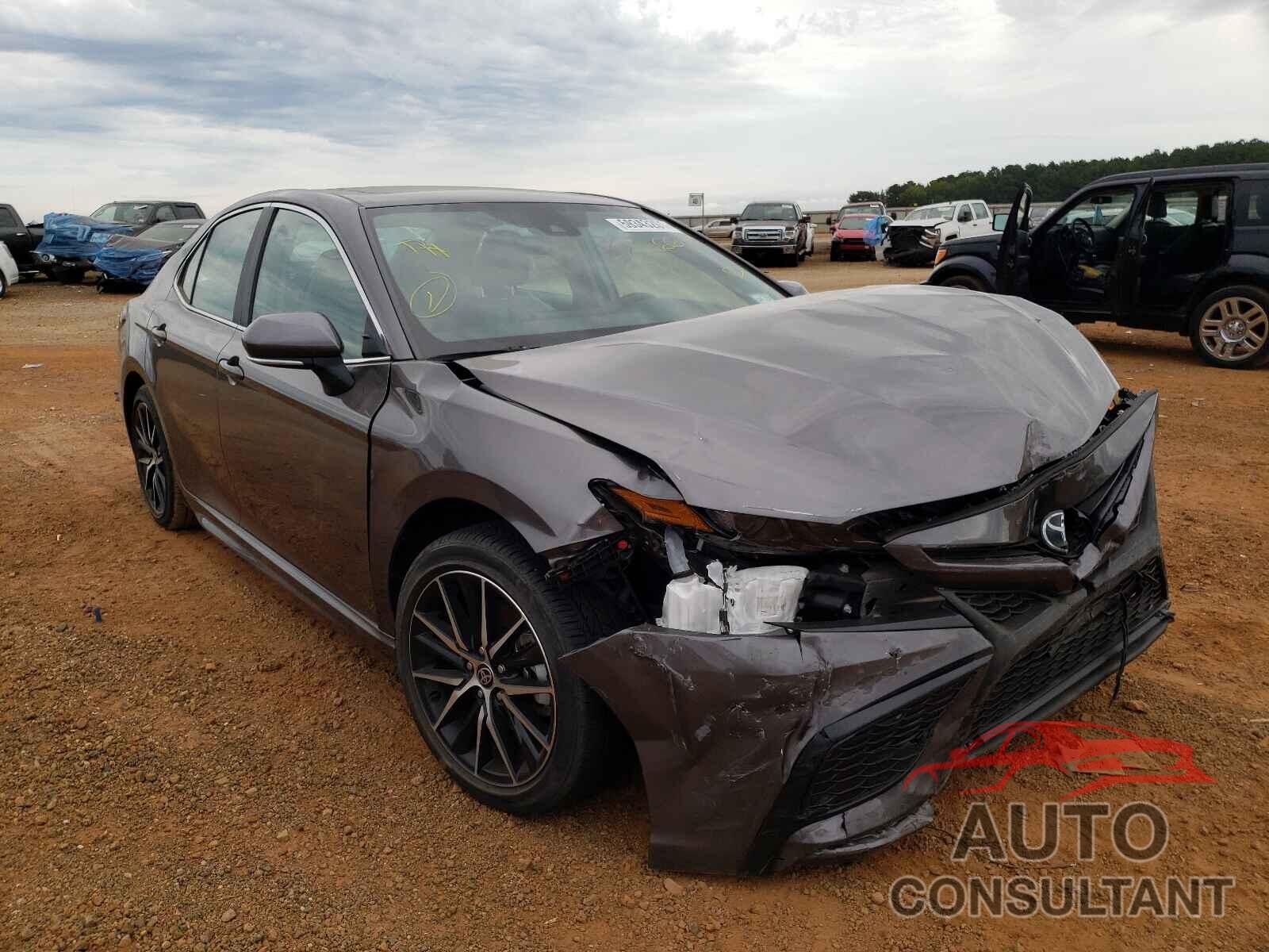 TOYOTA CAMRY 2021 - 4T1G11AKXMU446619