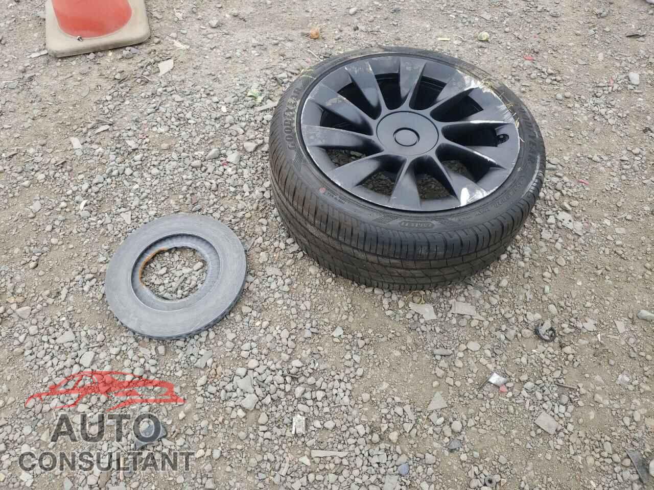 TESLA MODEL Y 2024 - 7SAYGDED3RF011237