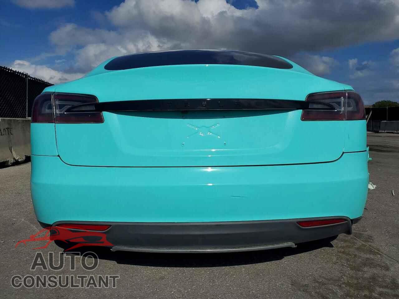 TESLA MODEL S 2013 - 5YJSA1CN7DFP05727