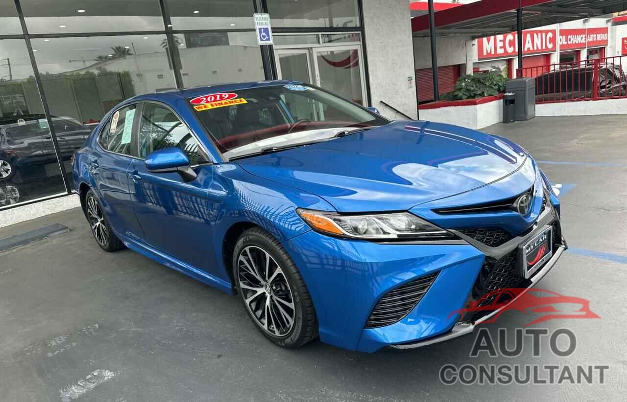 TOYOTA CAMRY 2019 - 4T1B11HK1KU285820