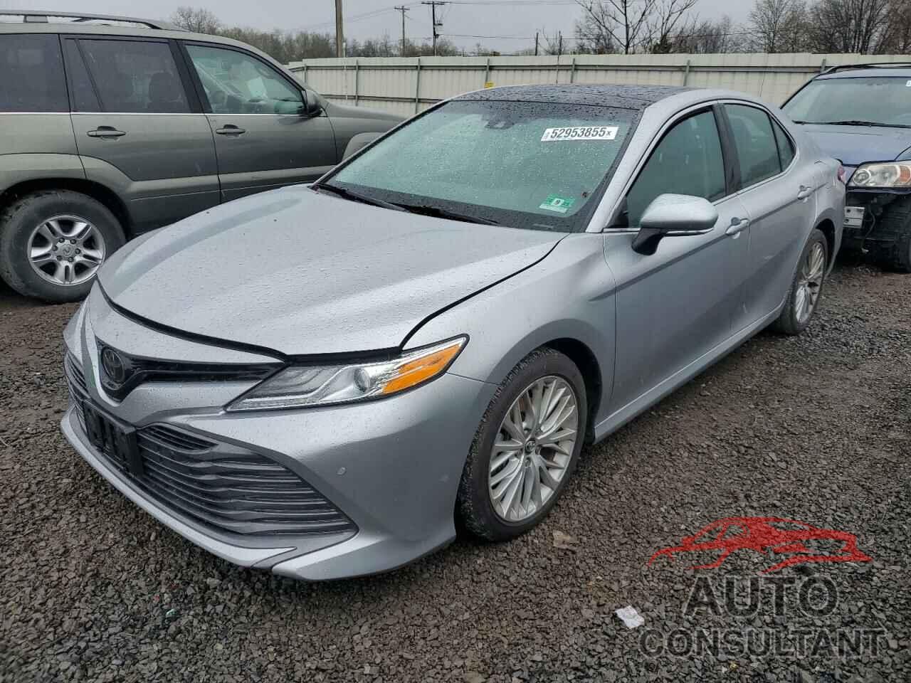 TOYOTA CAMRY 2018 - 4T1B11HK1JU075359