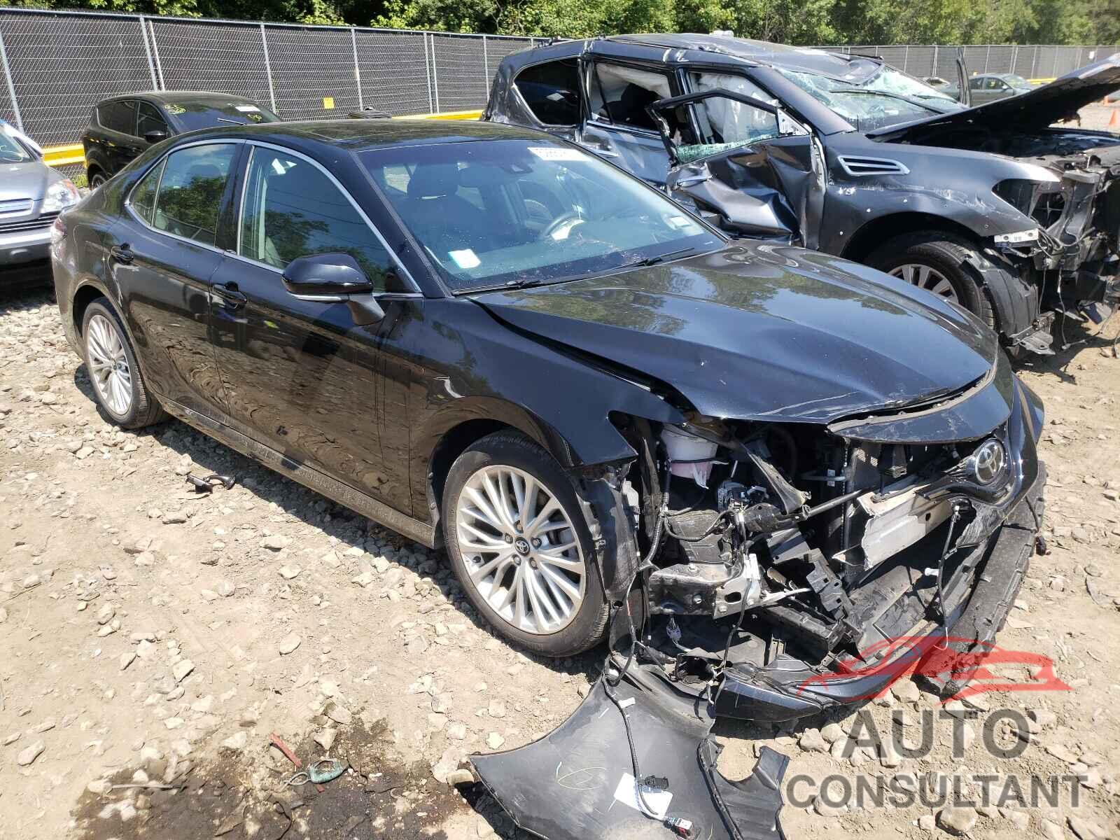 TOYOTA CAMRY 2018 - 4T1B11HK1JU037940