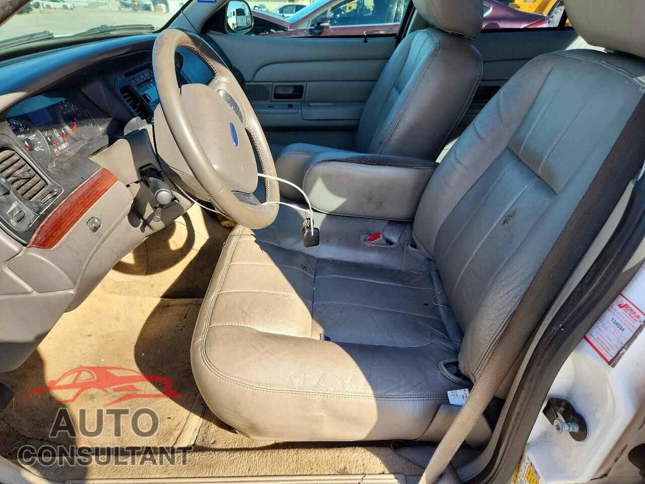 FORD CROWN VIC 2011 - 2FABP7EV3BX165939