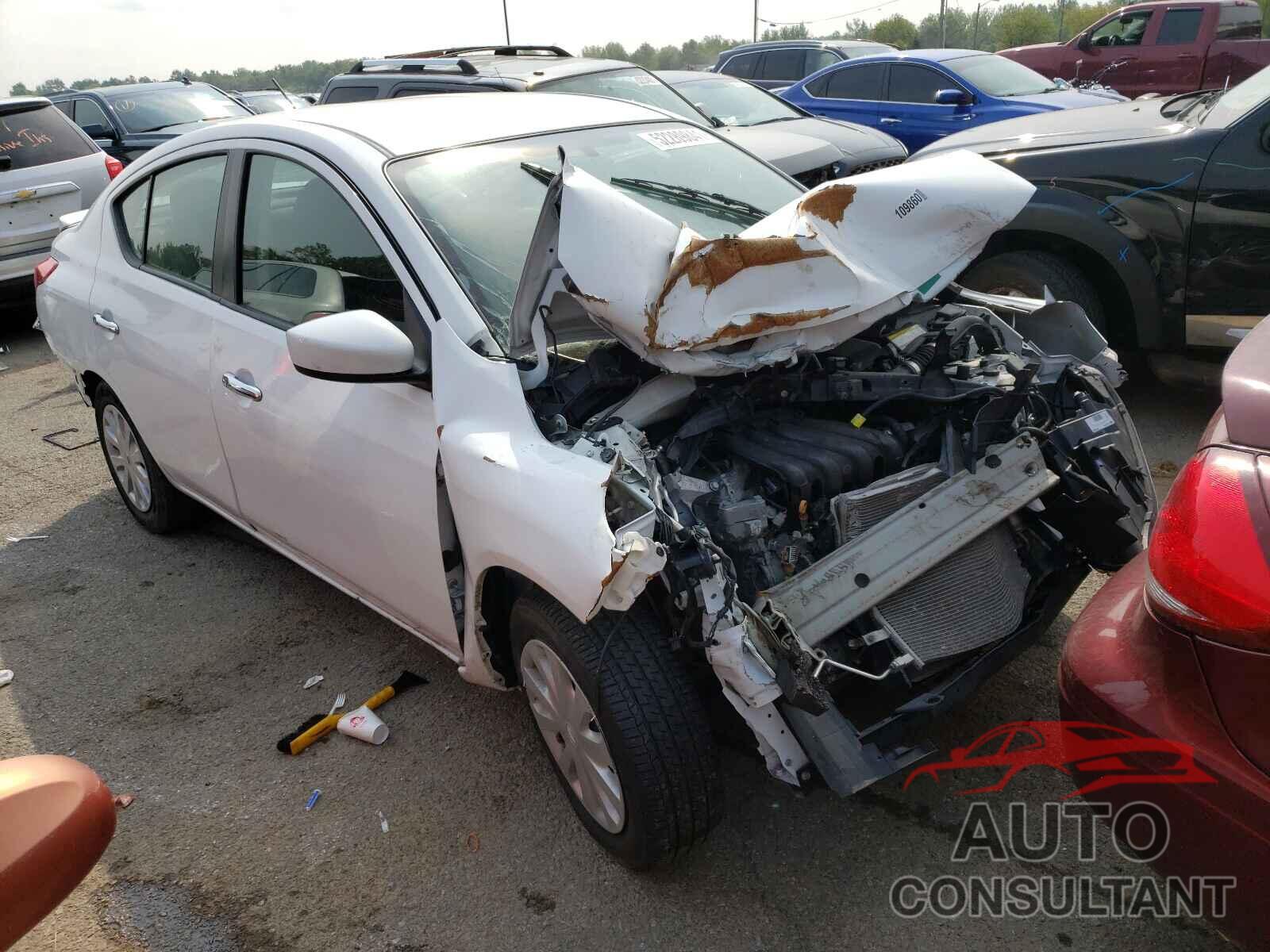 NISSAN VERSA 2019 - 3N1CN7AP8KL831757