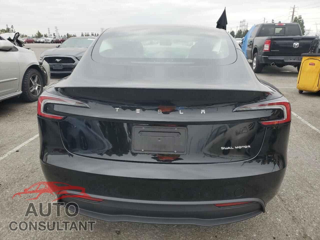 TESLA MODEL 3 2024 - 5YJ3E1EB4RF808428