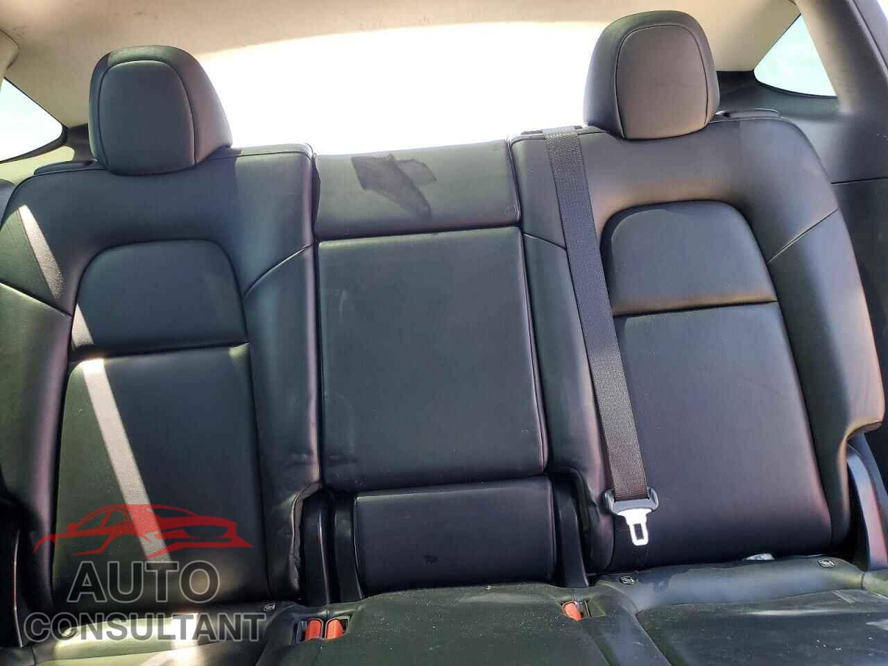 TESLA MODEL Y 2021 - 5YJYGDEEXMF105419