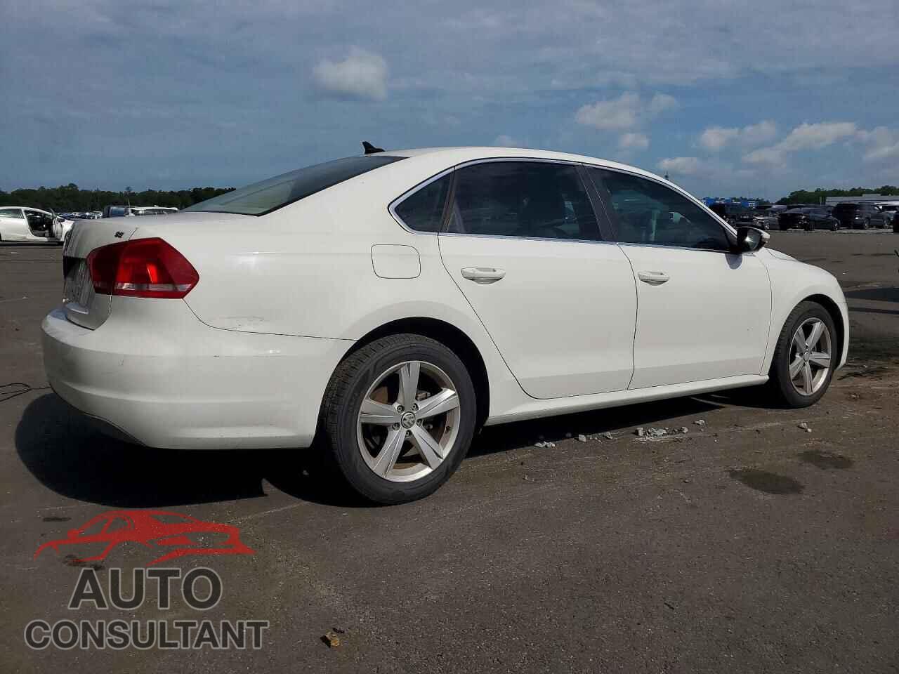 VOLKSWAGEN PASSAT 2012 - 1VWBP7A38CC041949