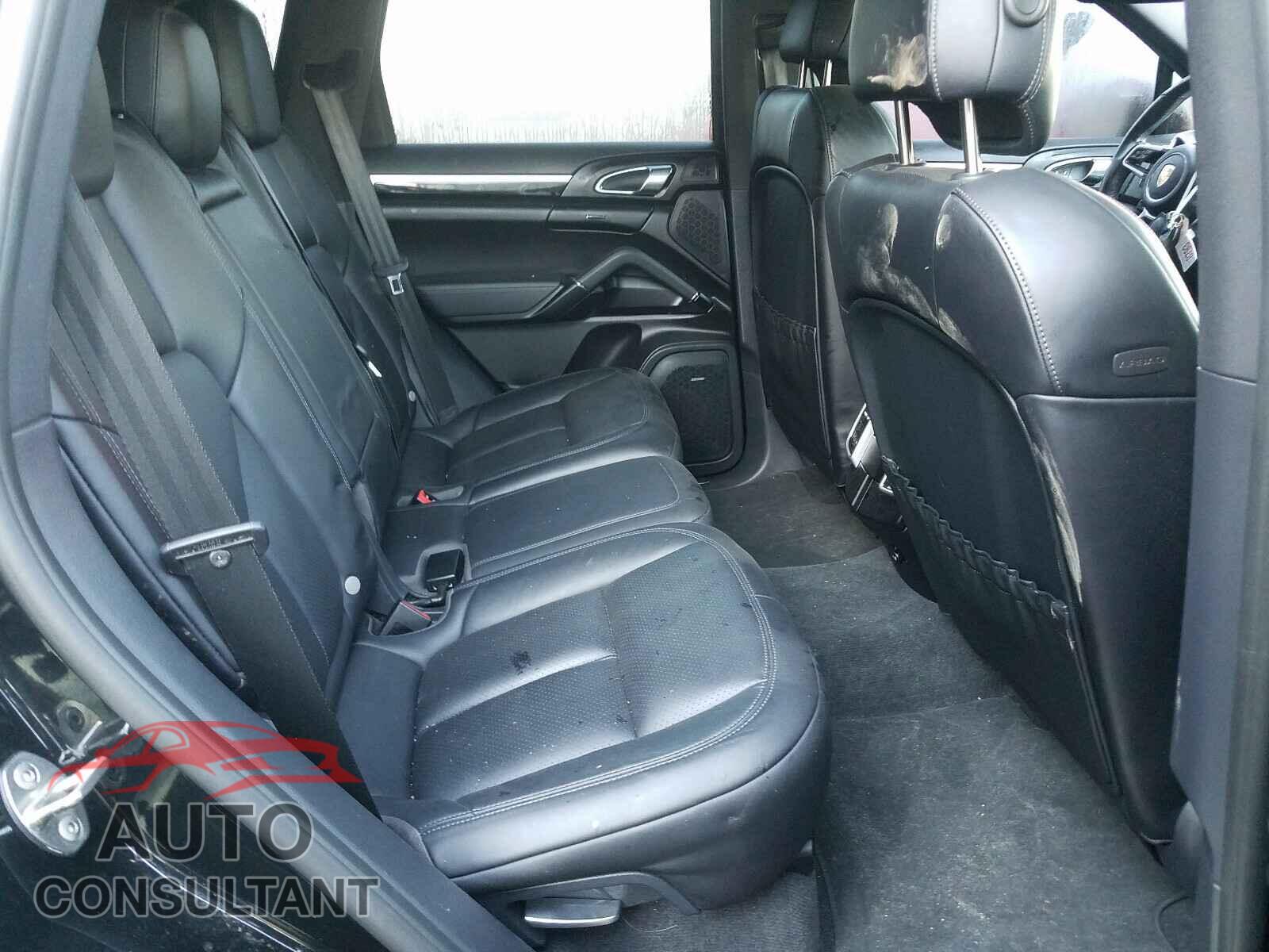 PORSCHE CAYENNE 2016 - WP1AA2A25GKA09478