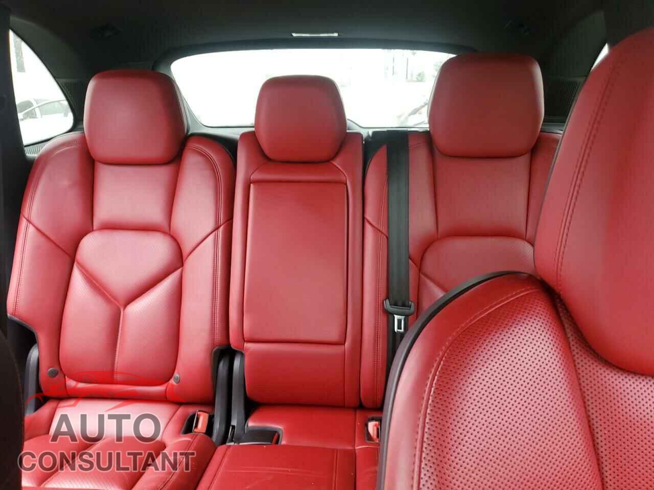 PORSCHE CAYENNE 2016 - WP1AB2A21GLA95752