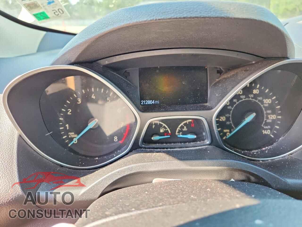 FORD ESCAPE 2017 - 1FMCU0F71HUC31429