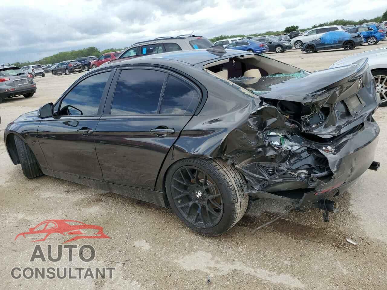 BMW 3 SERIES 2016 - WBA8E1G52GNU10319