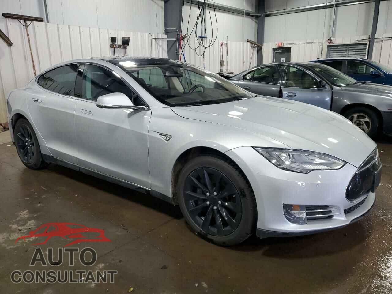 TESLA MODEL S 2014 - 5YJSA1H15EFP51239