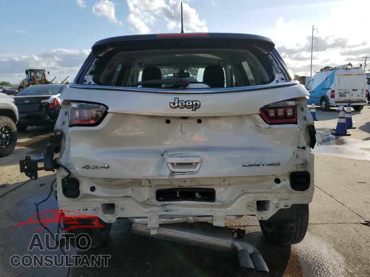 JEEP COMPASS 2018 - 3C4NJDCB8JT101802