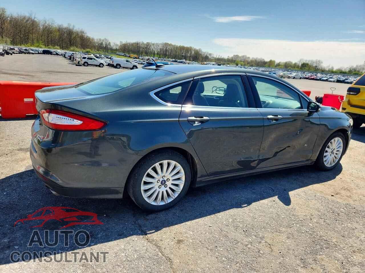 FORD FUSION 2015 - 3FA6P0LU9FR242577