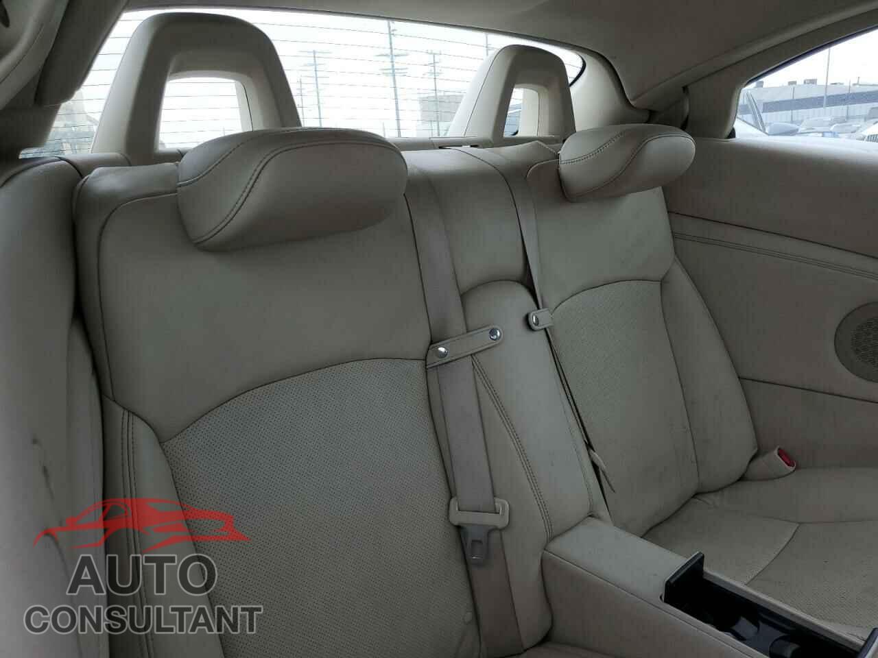 LEXUS IS 2011 - JTHFF2C25B2518323
