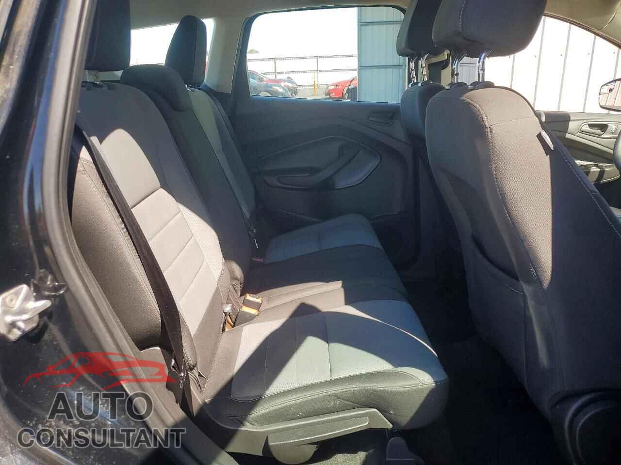 FORD ESCAPE 2017 - 1FMCU0F73HUC34834