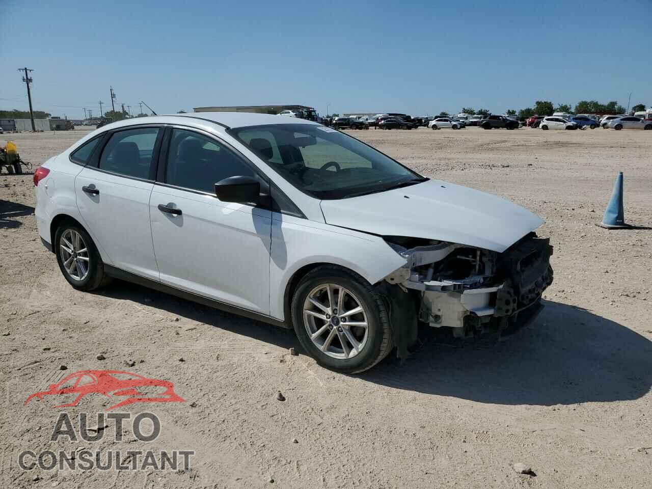 FORD FOCUS 2015 - 1FADP3E26FL219261