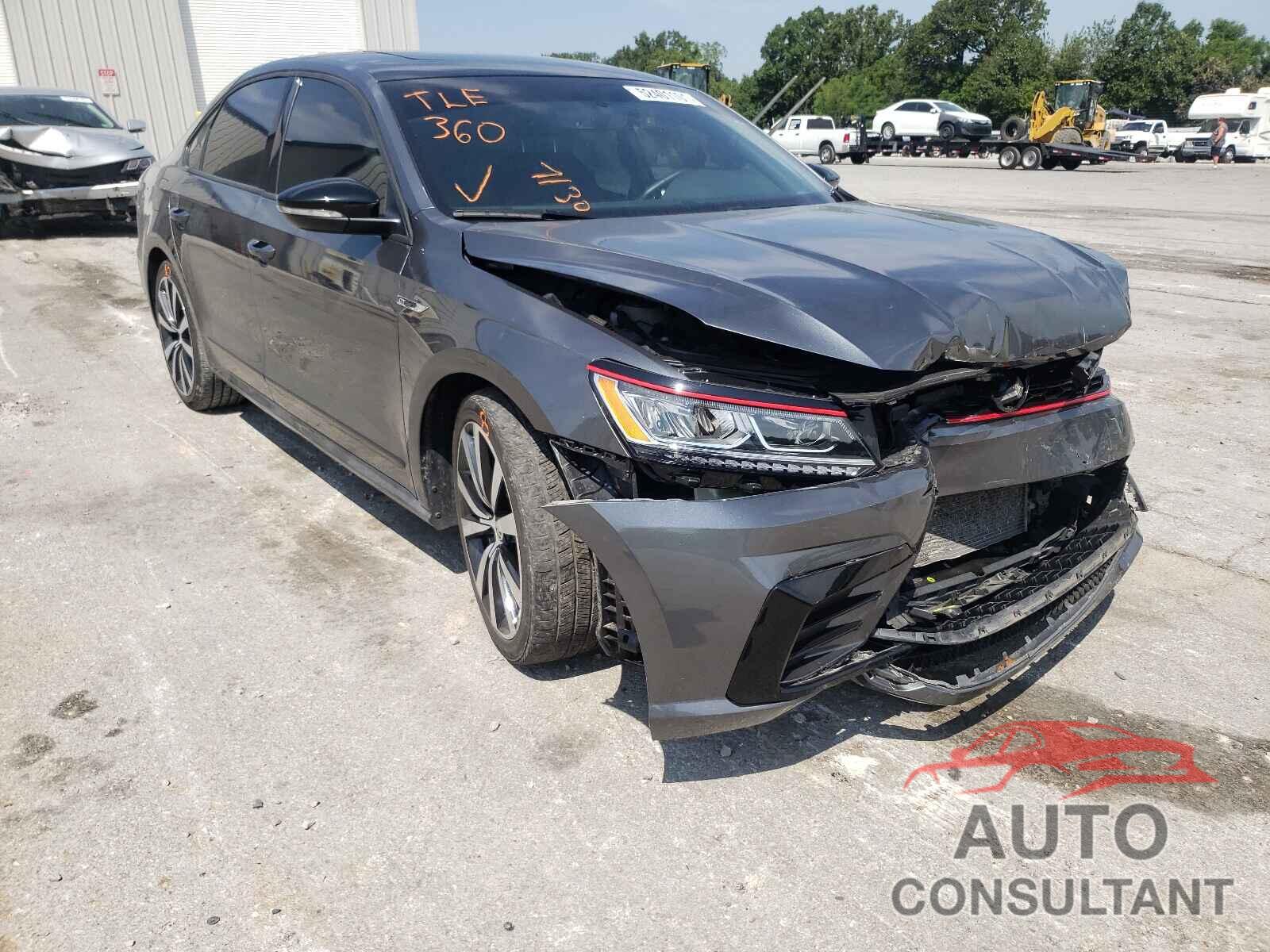 VOLKSWAGEN PASSAT 2018 - 1VWJM7A37JC048442