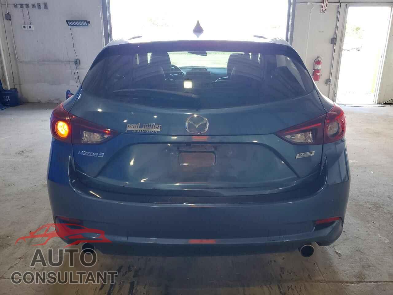 MAZDA 3 2018 - 3MZBN1L39JM235921