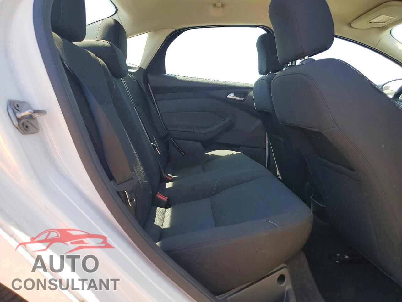 FORD FOCUS 2015 - 1FADP3F28FL342820
